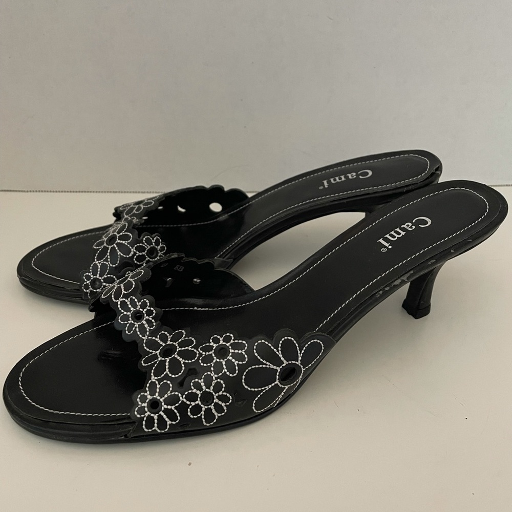 Cami Black Heel Sandals, Open Flower Design, Open Toe, Leather, Size 8B, EUC.